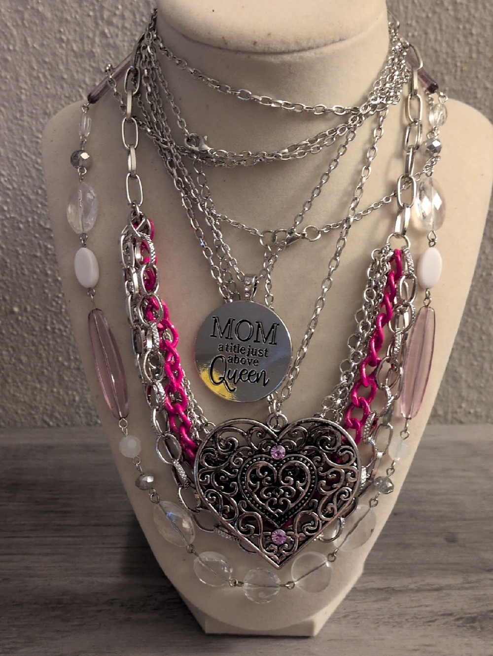 Mom Queen Layered Heart Pendant Necklace Set in Silver and Pink